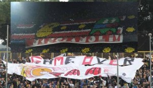 La coreografia dei tifosi del Milan