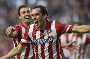 Godín festeggia l'1-0  (fonte foto www.mirror.co.uk)