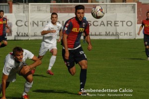 Lorenzo Sorrentino in azione con la maglia della Samb