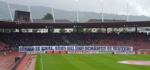 Lo striscione dei tifosi dello Zurigo durante la finale di Coppa di Svizzera