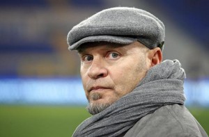 epa02619317 US Palermo head coach Serse Cosmi is seen during the Italian Serie A soccer match against SS Lazio at the Olympic stadium in Rome, Italy, 06 March 2011. Lazio won 2-0.  EPA/ALESSANDRO DI MEO
